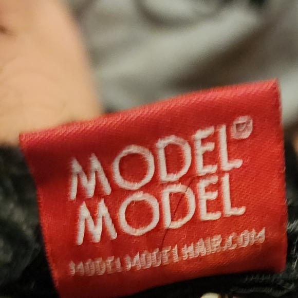 Short Wig - Picture 2 of 5